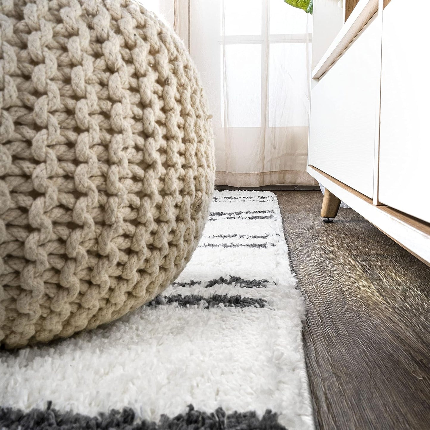 JONATHAN Y Petra Stripe Geometric Shag White/Gray Indoor Area Rug, 3x5, Bohemian, Contemporary, Easy-Cleaning for Living Room, Bedroom, Kitchen, Pet Friendly, Non-Shedding (MOH406A-3)