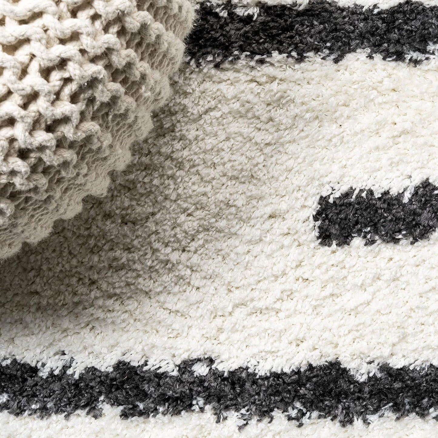 JONATHAN Y Alaro Berber Stripe Shag White/Gray Indoor Area Rug, 4x6, Bohemian, Contemporary, Easy-Cleaning for Living Room, Bedroom, Kitchen, Pet Friendly, Non-Shedding (MOH402A-4)