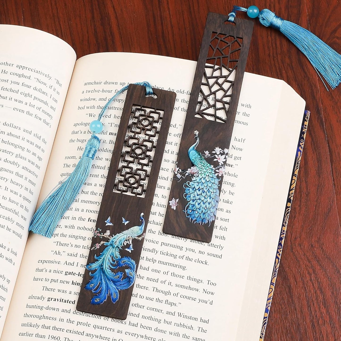 Handmade Wooden Bookmark, 2 Pieces Vintage Style Reading Book Markers with Pendant, Gift Box Set Ideal for Book Lover Librarian Readers Bookworm (Peacock)