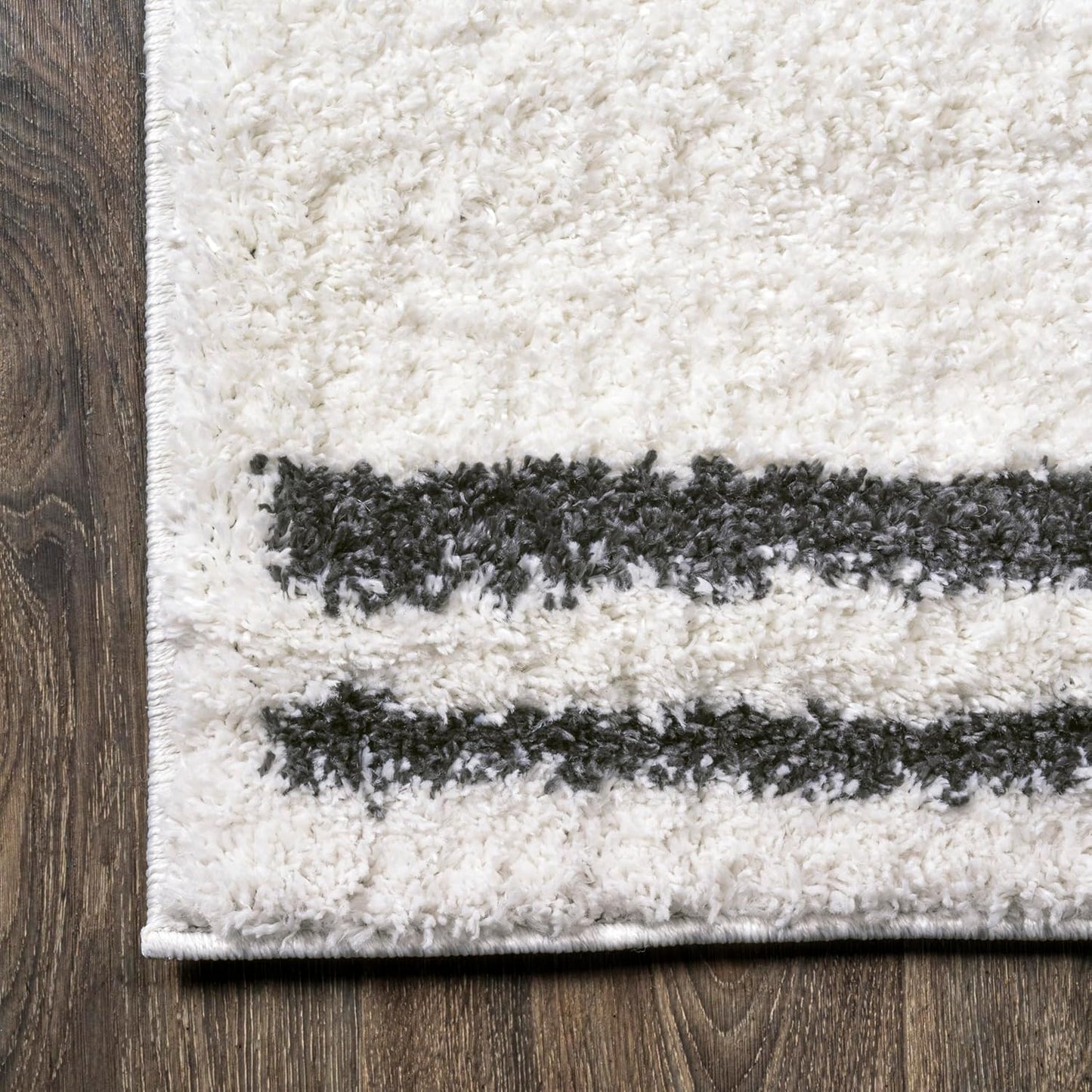 JONATHAN Y Petra Stripe Geometric Shag White/Gray Indoor Area Rug, 3x5, Bohemian, Contemporary, Easy-Cleaning for Living Room, Bedroom, Kitchen, Pet Friendly, Non-Shedding (MOH406A-3)