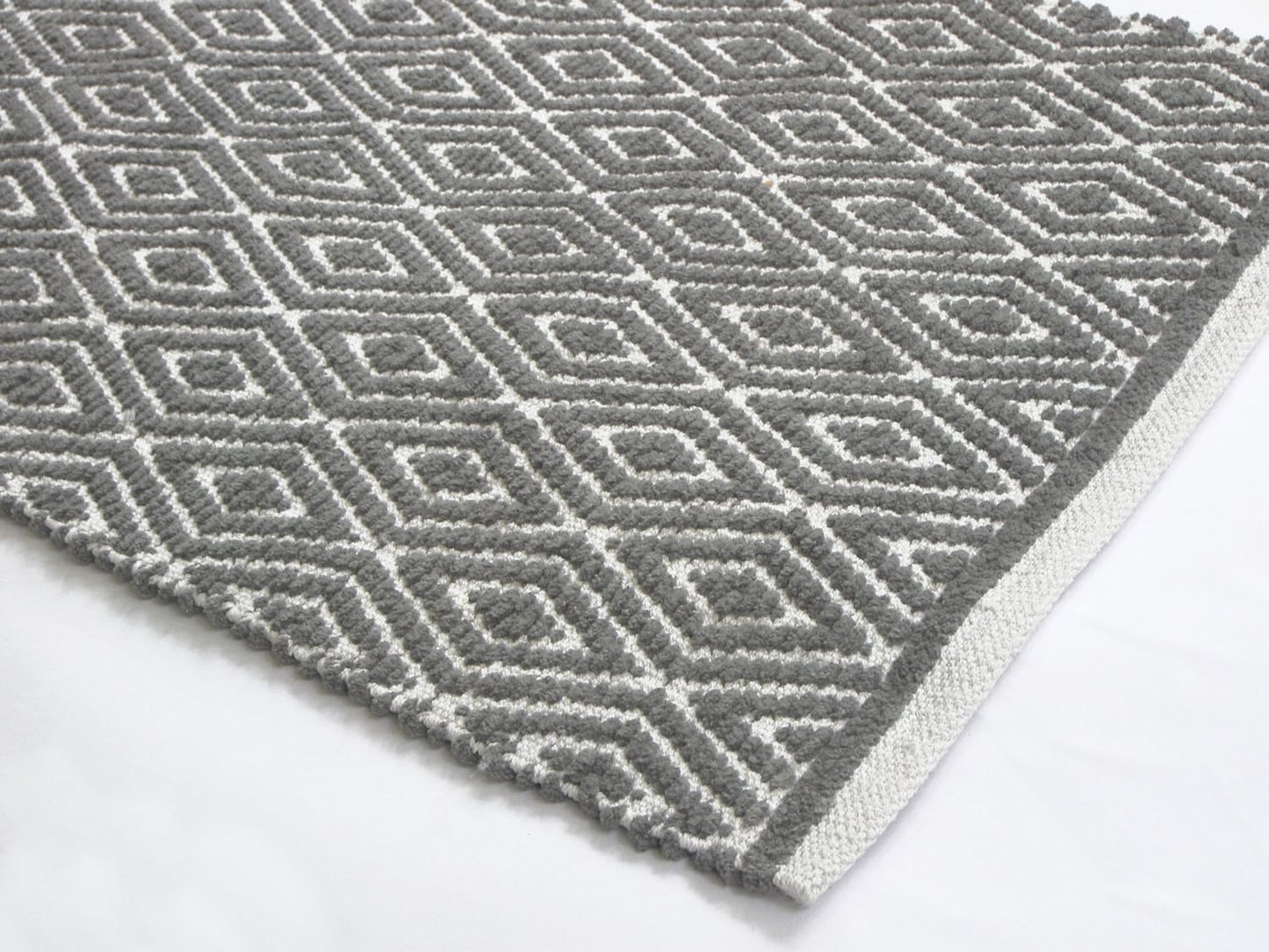 Chardin home 100% Cotton Diamond 3x5 Area Rug Fully Reversible, Machine Washable, Greyish Beige-White