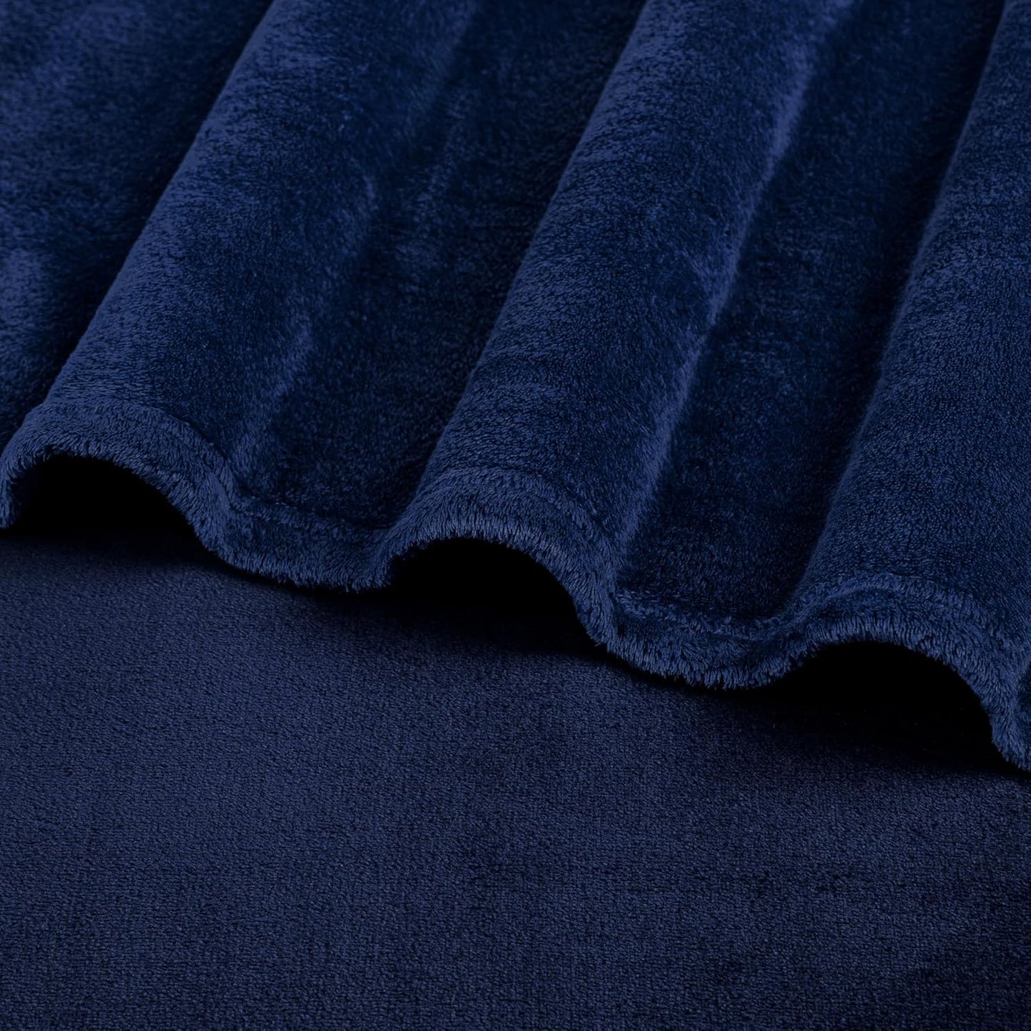 PAVILIA Navy Blue Fleece Throw Blanket for Couch, Dark Blue Super Soft Fuzzy Flannel Throw for Sofa, Luxury Plush Microfiber Bed Blanket, Cozy Home Decorative Velvet Gift Blanket, 50x60