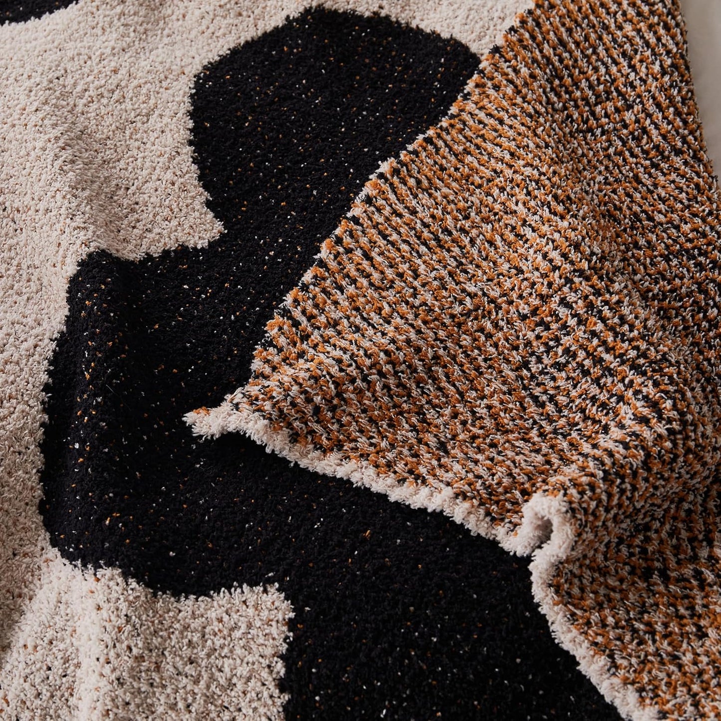 Soft Plush Floral Fleece Beige Blanket - Big Flower Pattern Throw, Fuzzy Fleece Microfiber for Couch - Bedroom Decor Gift Blanket, 51"x71"