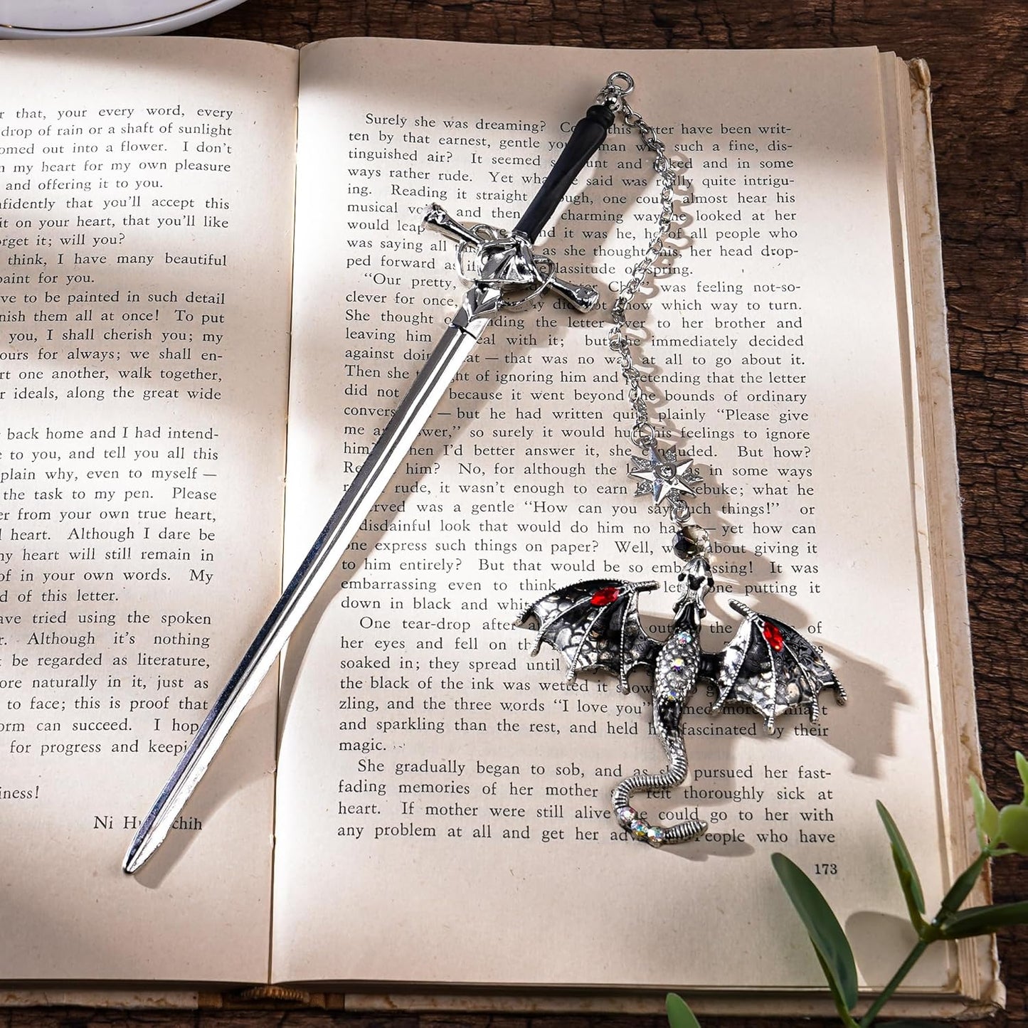 Fourth Wing Dragon Bookmark - Fantasy Sward Book Marks Vintage Tassel Metal Pendant Antique Silver Gray Inspirational Bookmarks Reading School Office Supplies Gift Men Boy Bookworm Reader