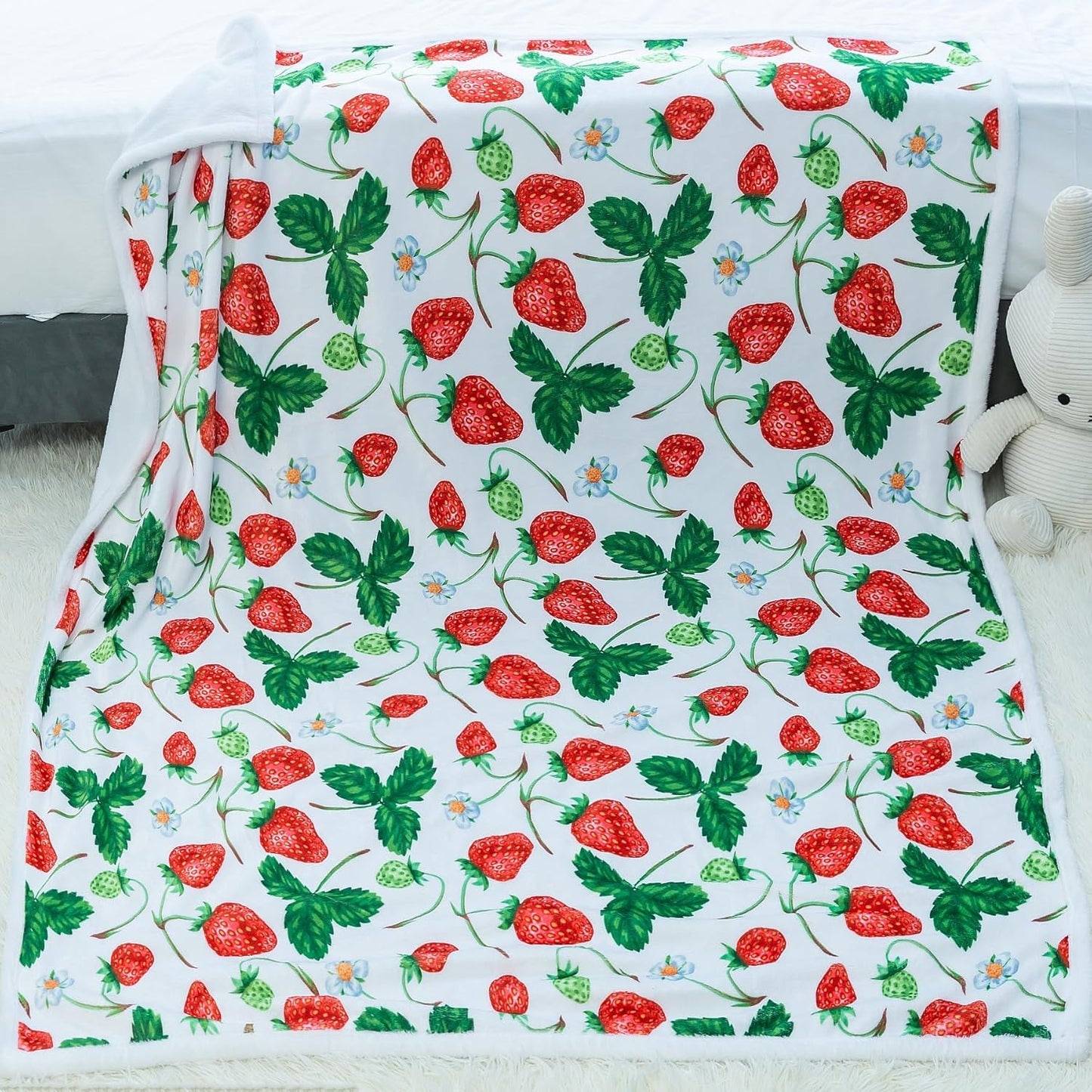 Soft Fluffy Strawberry Print Throw Blanket for Couch Bed, Cozy Lightweight Fuzzy Blanket with Cute Strawberry Pattern for Kids Adults, Perfect for Home Decor, Travel, and Gift 50x60 inches