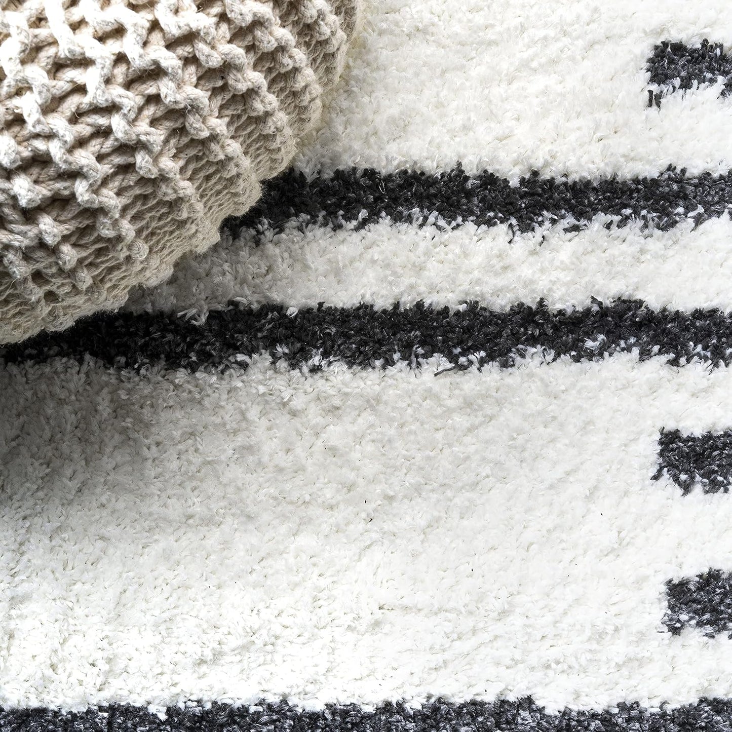 JONATHAN Y Petra Stripe Geometric Shag White/Gray Indoor Area Rug, 3x5, Bohemian, Contemporary, Easy-Cleaning for Living Room, Bedroom, Kitchen, Pet Friendly, Non-Shedding (MOH406A-3)