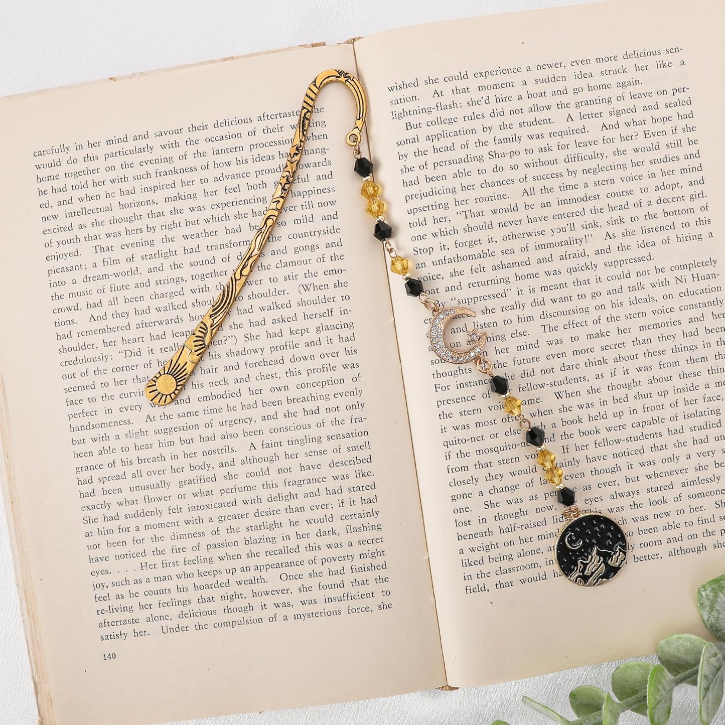 Fantasy Acotar Metal Bookmark - Retro Vintage Hook Book Marks Page Mark with Beaded Black Gold Moon Charm for Women Men Students Teachers Reading Lovers Birthday Gifts School Accessories
