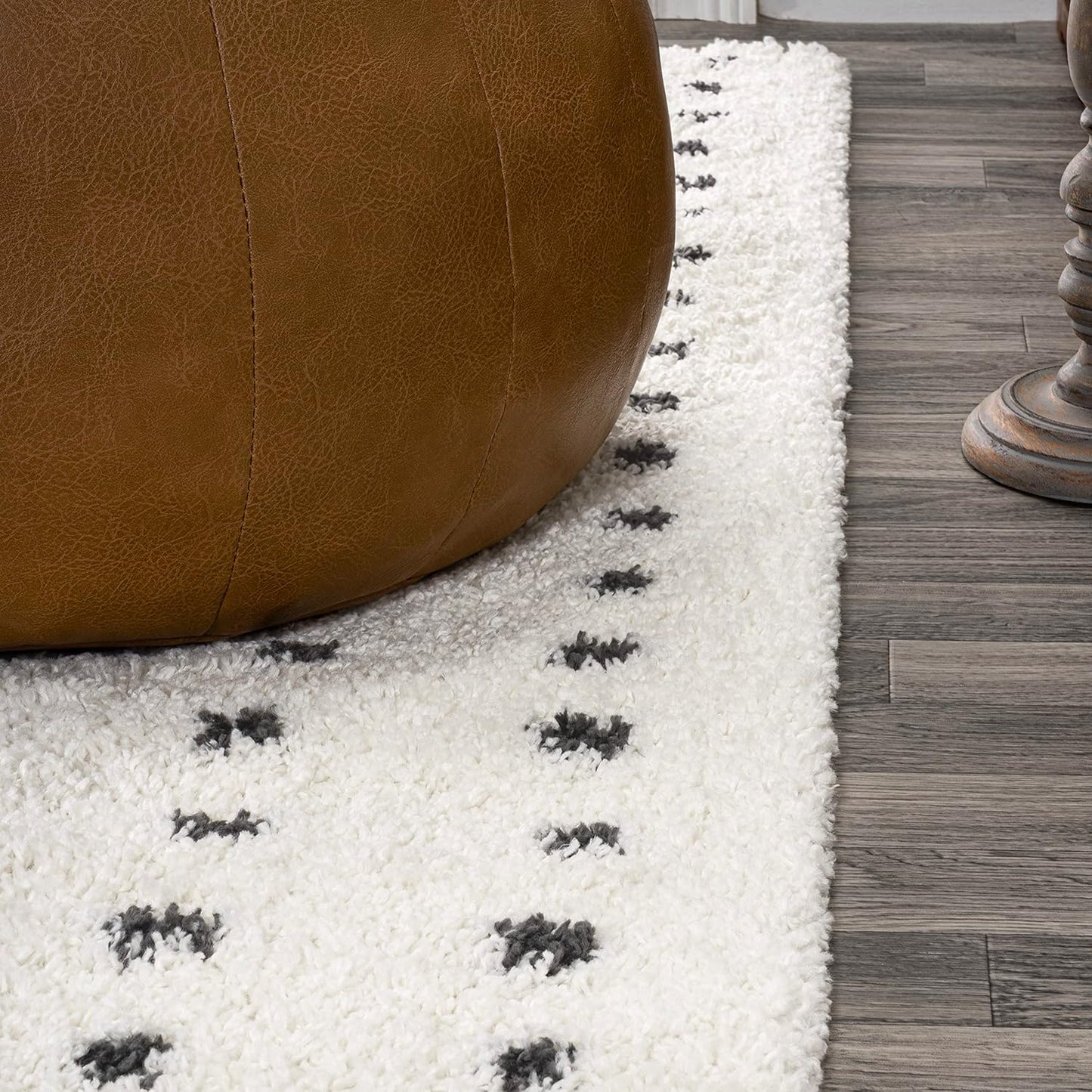 JONATHAN Y Pele Modern Geometric Dot Shag White/Gray Indoor Area Rug, 3x5, Bohemian, Contemporary, Easy-Cleaning for Living Room, Bedroom, Kitchen, Pet Friendly, Non-Shedding (MOH400A-3)