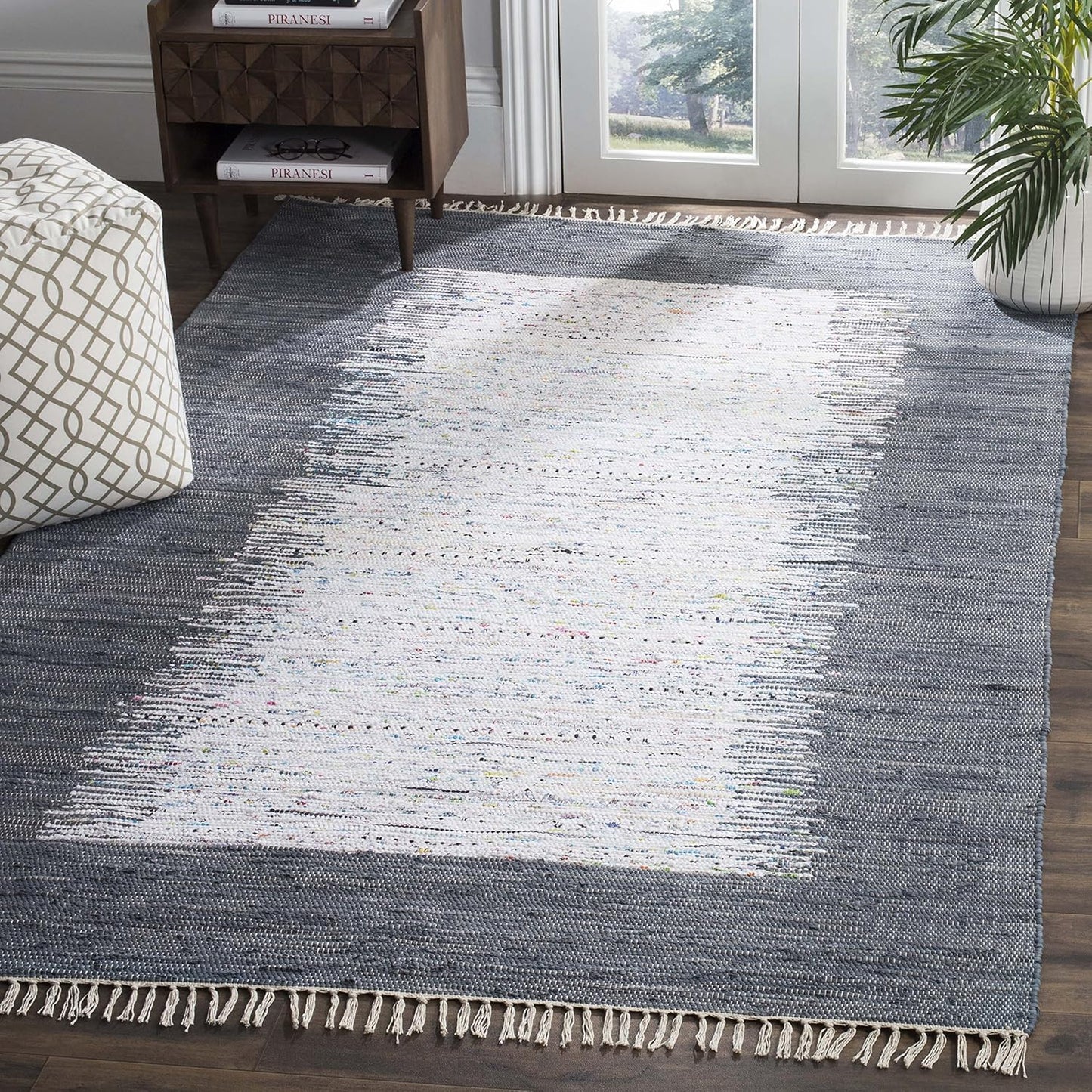 SAFAVIEH Montauk Collection Accent Rug - 4' x 6', Ivory & Grey, Handmade Stripe Fringe Cotton, Ideal for High Traffic Areas in Entryway, Living Room, Bedroom (MTK711G)
