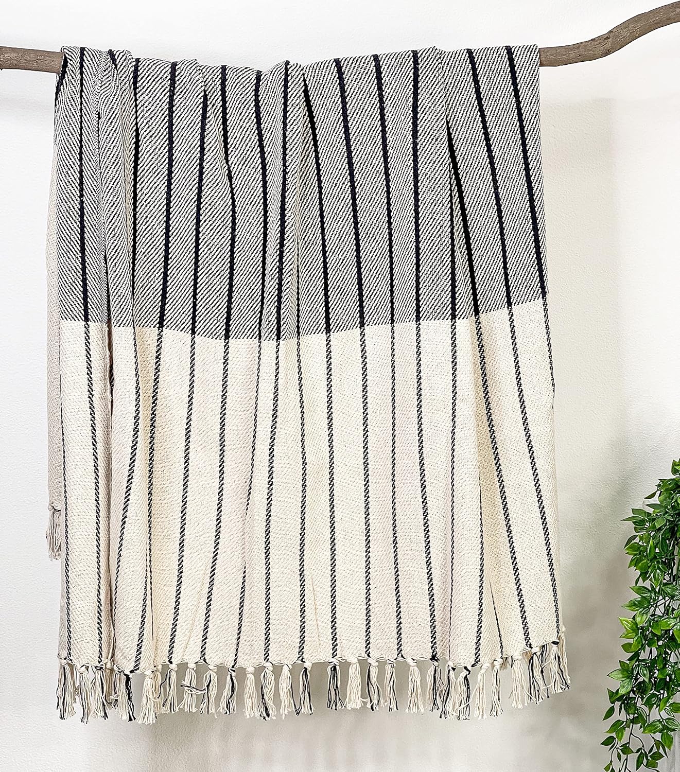 Chardin home Black and Ivory Oslo Throw with Fringes, 50 x 60 Inch, Perfect Scandinavian Throw Blanket for Couch, Bed, Camping, Beach & Everyday use